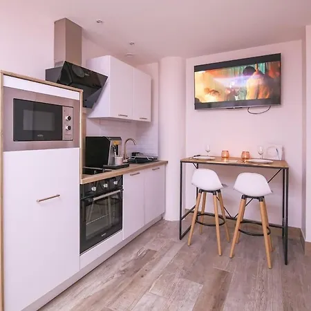 Cocon Des Merveilles - Balneo Ronde Avec Cascade Apartment