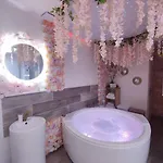 Cocon Des Merveilles - Balneo Ronde Avec Cascade