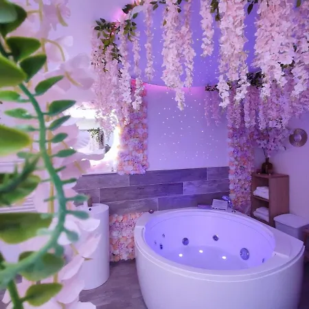 Cocon Des Merveilles - Balnéo Ronde Avec Cascade